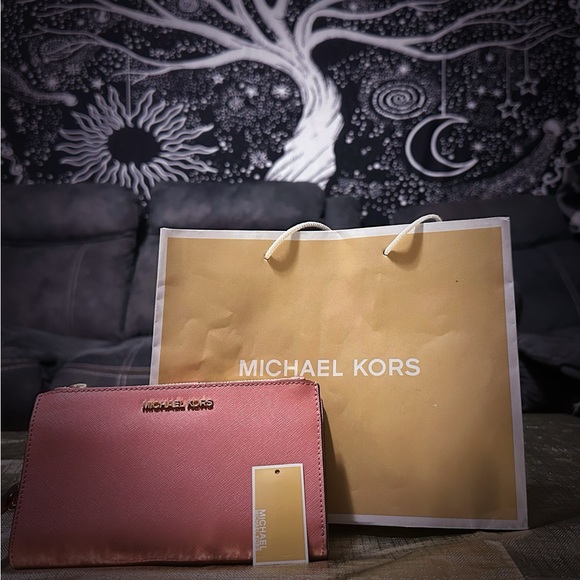 Michael Kors Pink Satchel with Gold Hardware and Top Handle with wallet combo - Picture 14 of 17